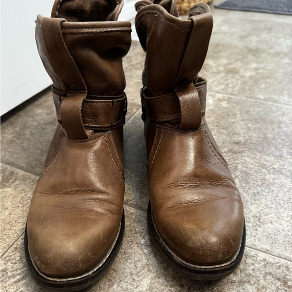 Buffalo David Bitton Brown Ankle Boots with Wraparound Strap - Picture 2 of 8